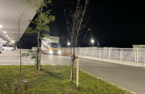 夜間の外観画像